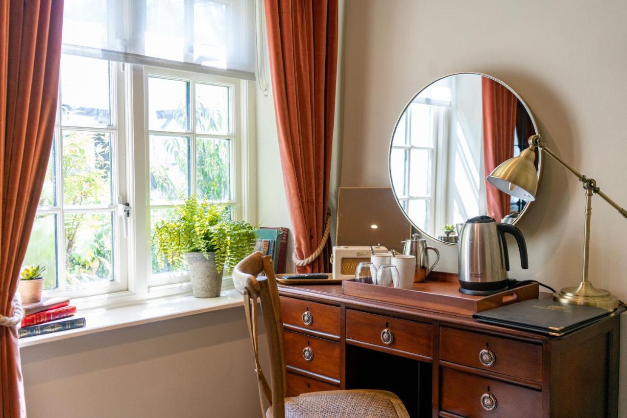 High Corner Inn Godshill  Bagian luar foto